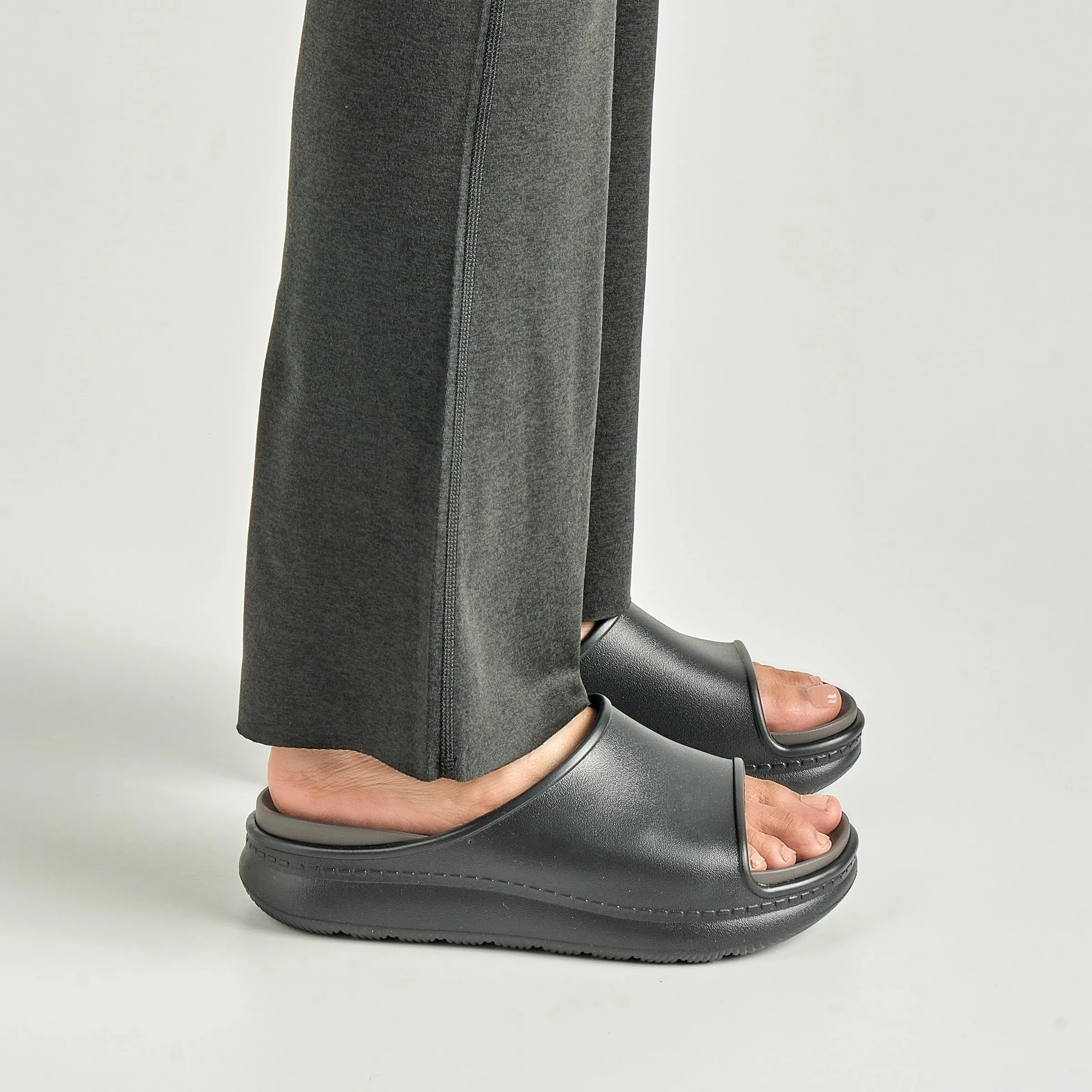 Devyn Black Molded