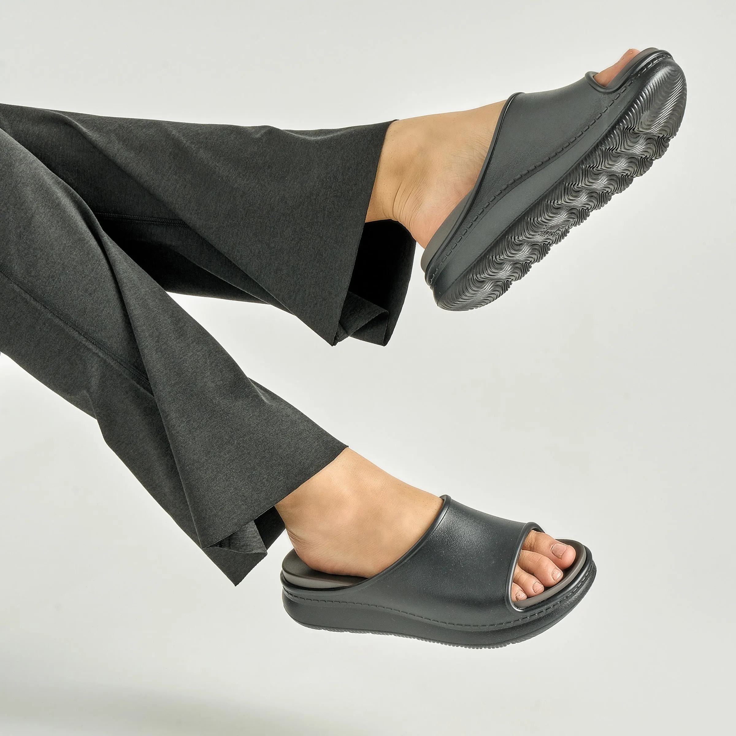 Devyn Black Molded