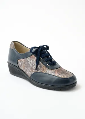 Lace-up comfort width leather derby