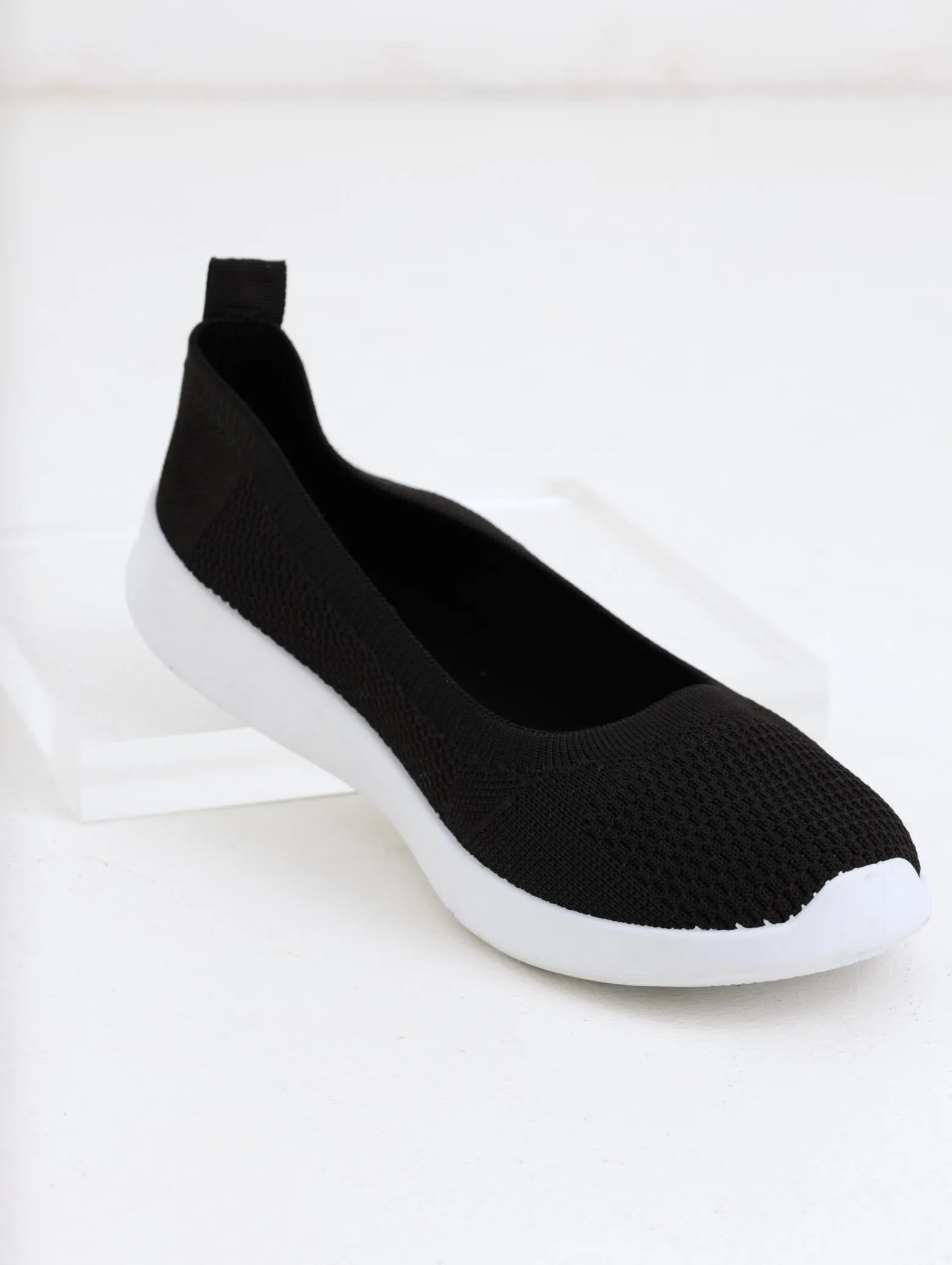 Ladies Knit Pump Sneaker - Black
