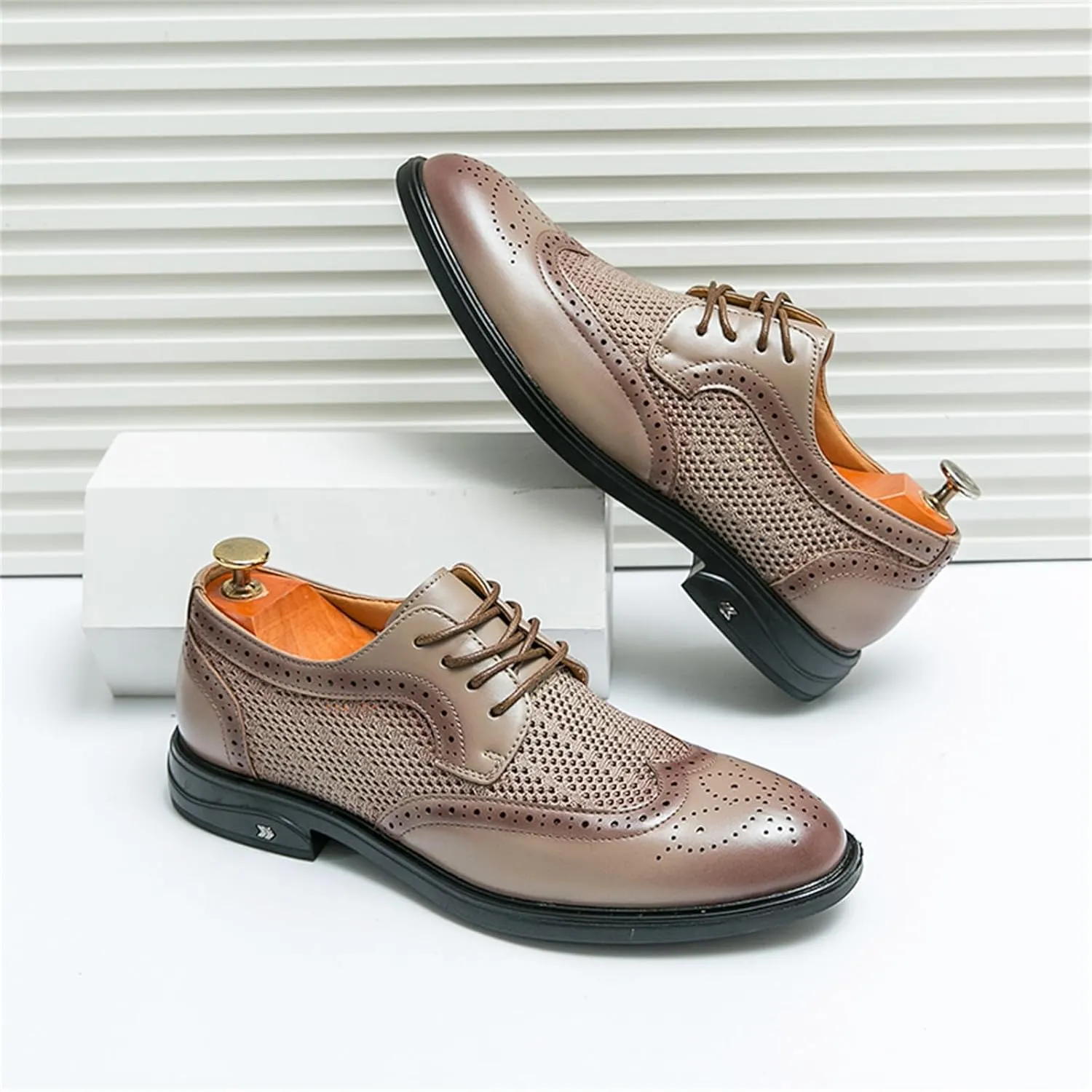 Mens Hollowed Leather Lace Up Brogue Dress Oxford Shoes Summer Casual Lightweight Wingtip Derby Shoes for Formal Business Dress Wedding