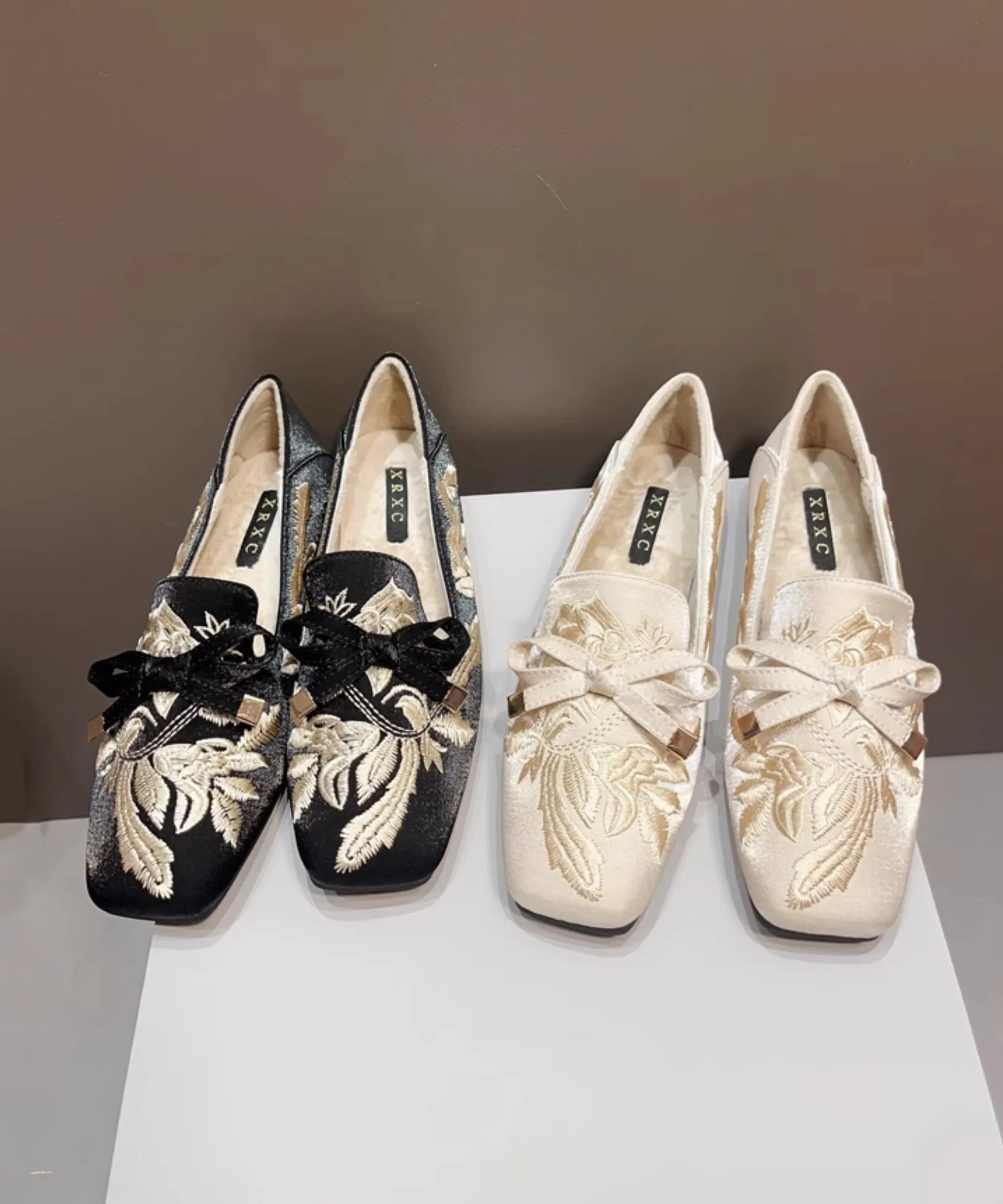 New Retro Wool Shoes Embroidered Fuzzy Flat Black Feet Lined