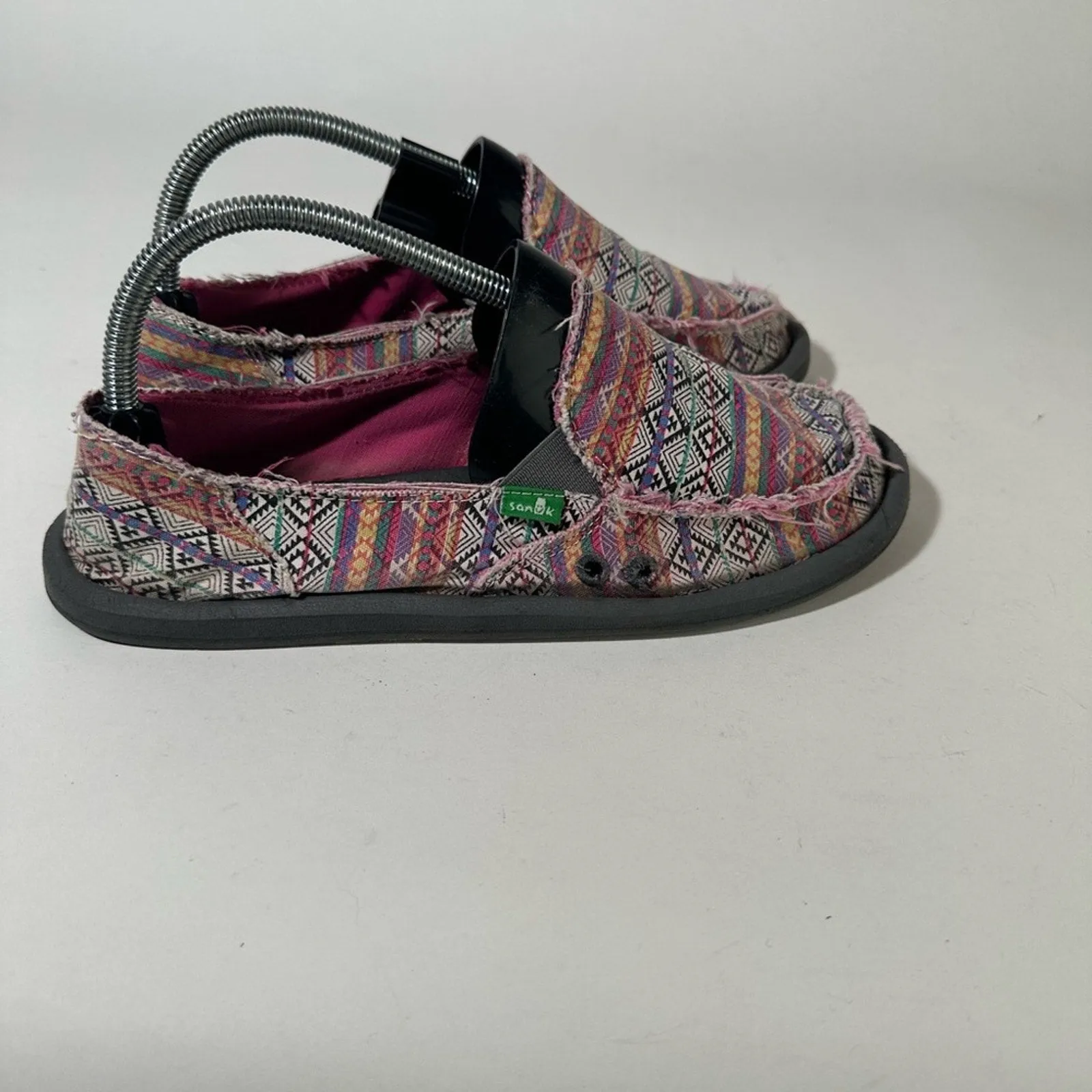 Sanuk Donna Tribal Magenta Geometric Slip-On Shoes