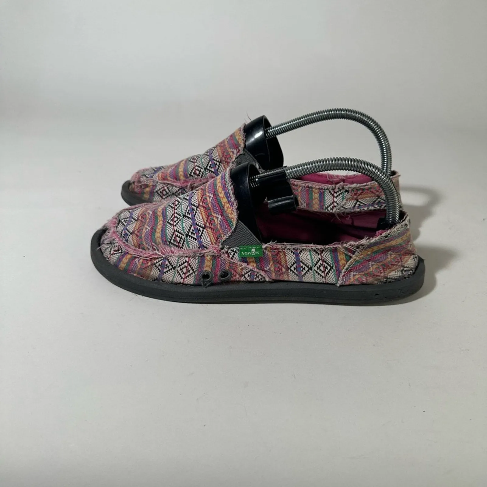 Sanuk Donna Tribal Magenta Geometric Slip-On Shoes