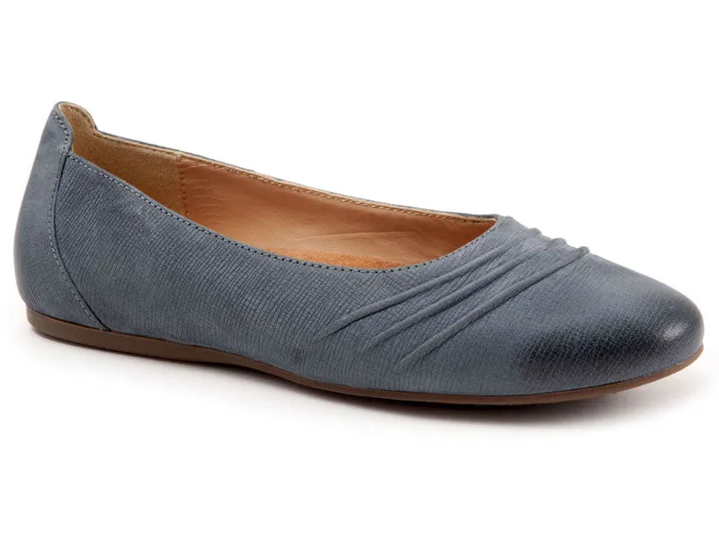 Softwalk Safi - Women's Flat
