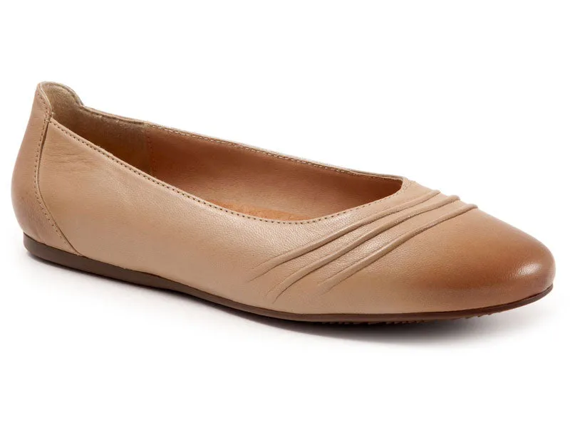 Softwalk Safi - Women's Flat