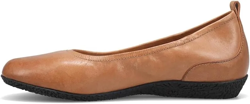 Taos Footwear Women's Chit Chat Flat