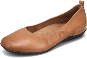 Taos Footwear Women's Chit Chat Flat