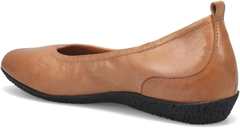 Taos Footwear Women's Chit Chat Flat